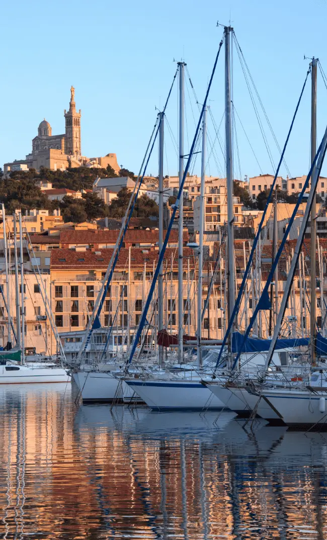 Vue de Marseille, référence nationale pour le recrutement dans le secteur BTP, avec ses grands projets urbains et son développement économique en constante évolution